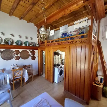 Anna's Skyrian House *
